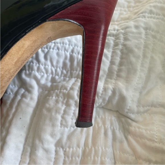 Manolo Blahnik, Buta Patent Navy, Size 9 1/2 (39 1/2), red heel and red stitch - Picture 5 of 8